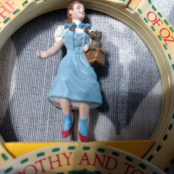 *Enesco Three Wizard of Oz Ornaments* - Picture 4 of 16